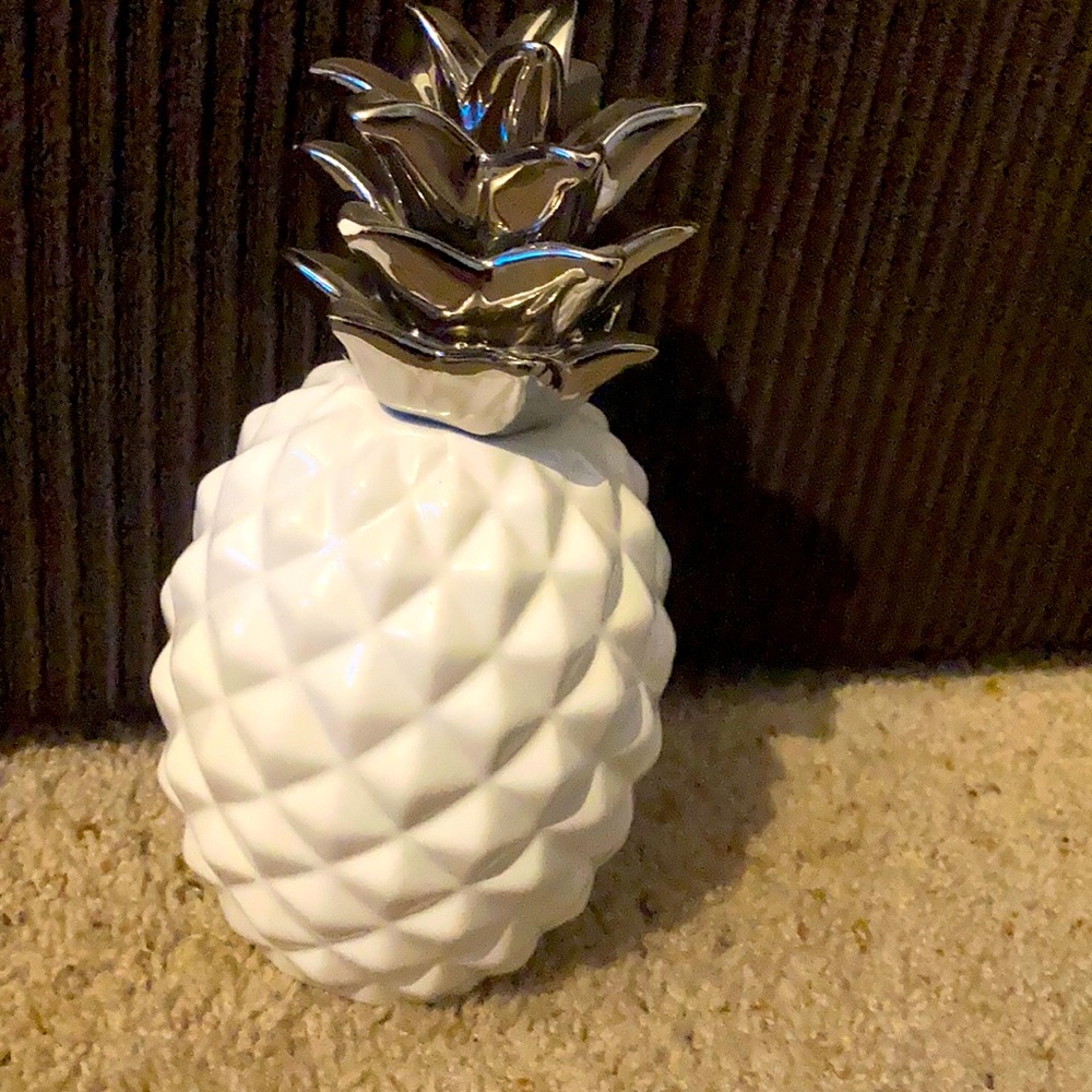 Silver and white pineapple